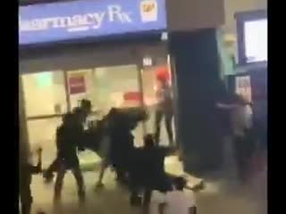 #riots2020 rioter attacks a woman and is dealt with ( street justice )