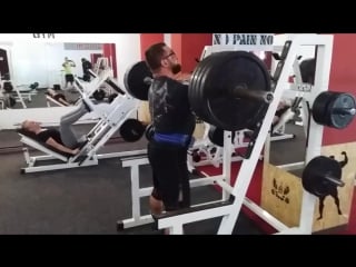 Melnyk a front squat 180kg×2