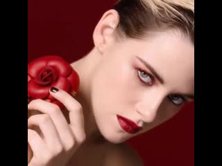 Chanel «rouge allure camelia»
