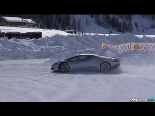 Lamborghini huracán doing donuts and drifting in the snow!