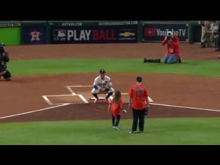 Hailey dawson, a young girl with a prosthetic arm, got to throw out the first pitch at game 4 of the world series