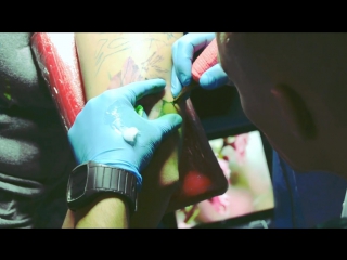 Papa tattoo & pavlin (tattooing sakura)