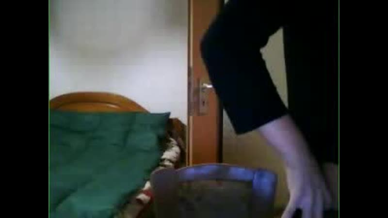 Блондиночка выполняет просьбы своего виртуального любовника