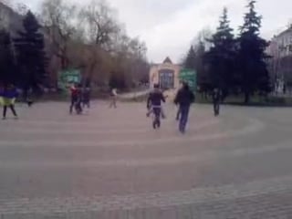 Макееа махач возле универмага и пассажа