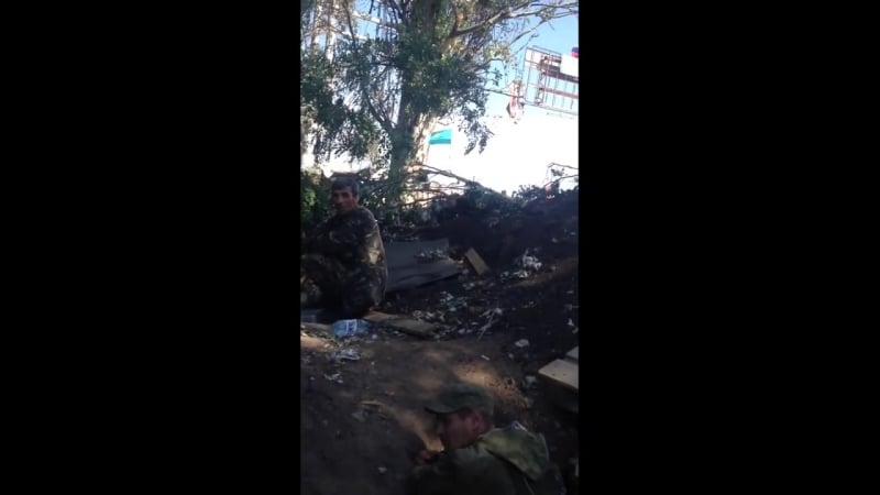 Видео столкновений ополченческих формирований и украинской армии в посёлке пески в районе города донецк, июнь 2014 года
