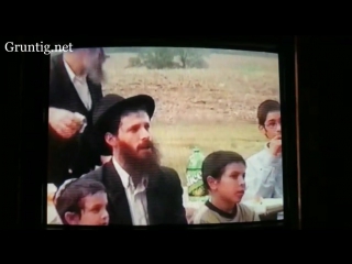 13 year old benny sings at sholom mordechais backyard in postville, 20 years later in monsey