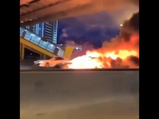 Tesla взорвалось
