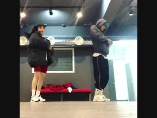 Hyuna & e dawn dance practice (1)