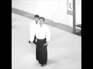 Saito sensei demonstrating a full nelson takemusu aikido motril [vdownloader]