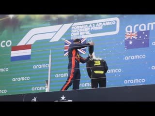 Congratulating team members, new and old 🤗 smiles all round for @max33verstappen and @danielricciardo 😄 #eifelgp 🇩🇪 #f1