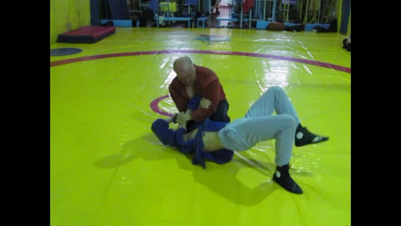 Ущемление бицепса с переходом на рычаг локтя