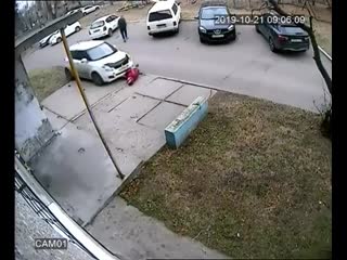 Задавил пешехода во дворе