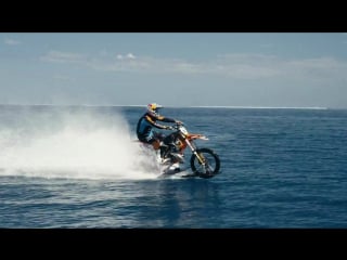 Кроссовый мотоцикл в океане самое эпичное видео 2015!