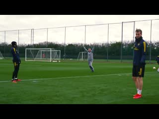 Behind the scenes arsenal train for olympiacos plus an outrageous nutmeg!