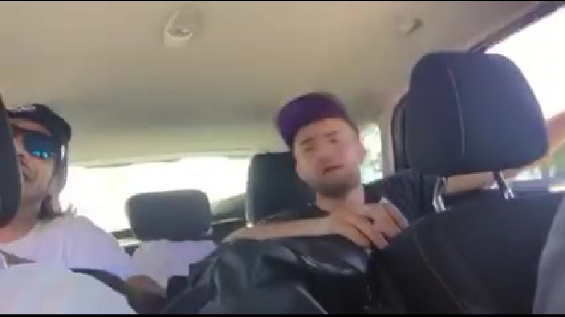Гига чикадзе поет в машине с приятелями
