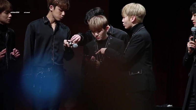 [fancam] [170121] woozi “downpour“(ioi 소나기) @ nuri dream square business tower fansign