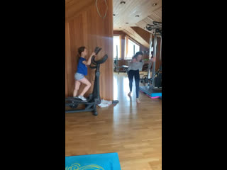 Усиленная семейная тренироа !катя и варя комиссаровы 👍🏻