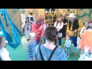 Игровая площадка с двумя домовушками в игровой "джунгли" на vii фестивале искусств в театре "пиано" 28 марта 2017 года