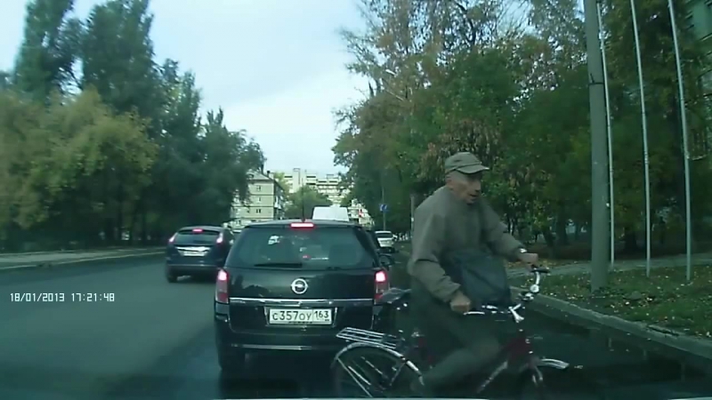 Велосипедист крутит сальтуху