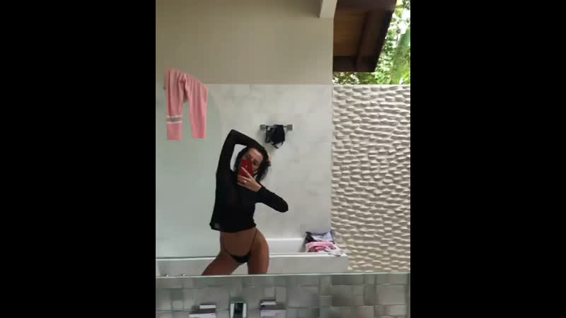 32 летняя разведенная ведущая анна грачевская снимает очень вызывающие видео