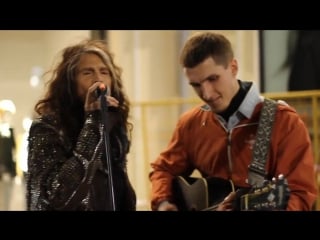 Стив тейлер поет в москве на улице арбат★aerosmith steven tyler sang with the street musician mosco