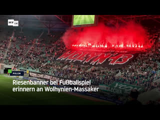 Polen riesenbanner bei fussballspiel erinnern an wolhynien massaker