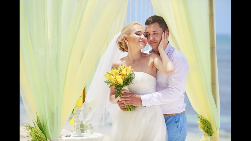 Romantic wedding on cabeza de toro beach grigoriy &amp; elena
