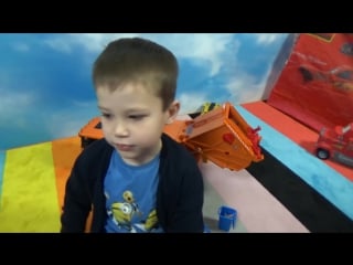 Машинка мусоровоз брюдер распакоа играем машинкой garbage truck bruder play unpacking machine