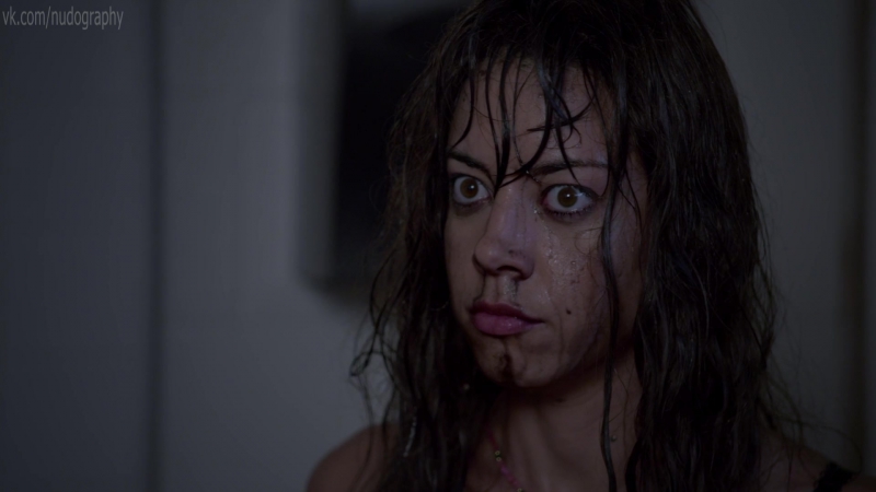 Обри плаза (aubrey plaza) делает минет в фильме "с кем переспать?!!" (the to do list, 2013, мэгги кэри) 1080p