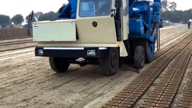 Индийский мобильный завод по производству кирпичей (vhs video)