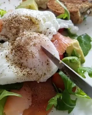 Ooozy egg yolk #salmon #avacado #healthyfood лондон