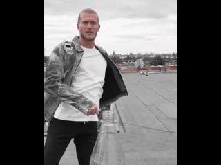 Лорис кариус − bottle cap challenge