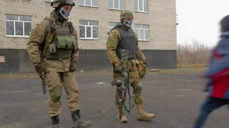 Неочікуване відео як українські воїни "налякали" дітей звільненої мар'їнки