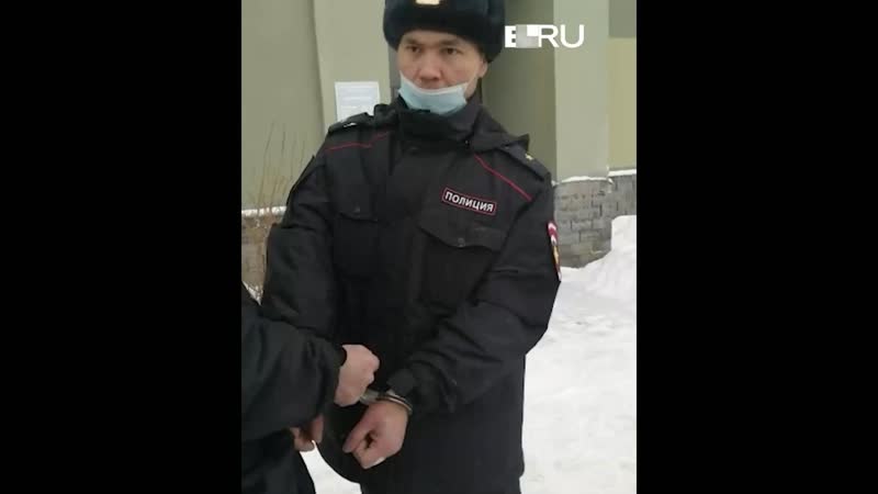 Форме porn video – В екатеринбурге задержали наркозакладчиков в форме полицейских
