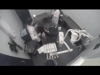 Дантист с бензопилои пугает пациентов! dentist chainsaw prank!