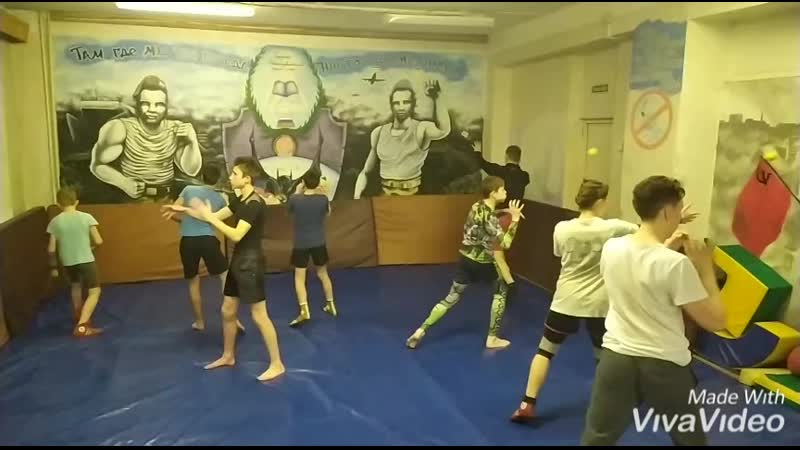 Разминка с теннисным мячиком