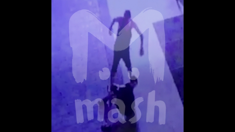 Отморозок жестоко избивает девушку