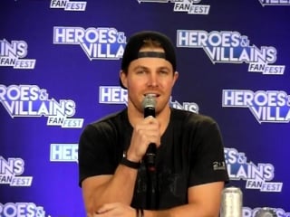 Heroes & villains fanfest if something bad were to happen to felicity, how would oliver react and what would we see from him?