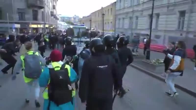 Помните дарью сосновскую, которую, как и маргариту юдину, полицейский ударил во время митингов в 2019 году?