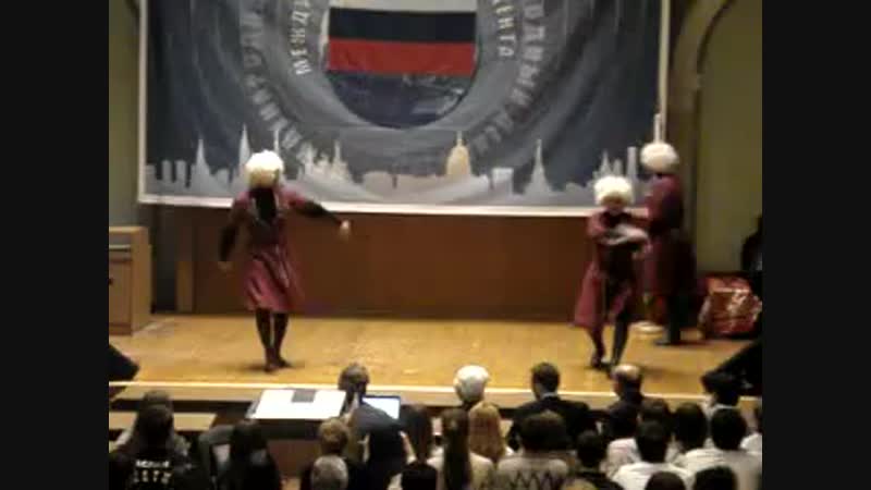 Осетины танцуют