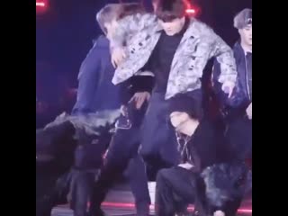 @dior @bts jp official nothing is hotter than jungkook doing that massive body rolls during break dance in micdrop on his dior o