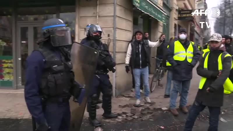 Yellow porn video – French police and yellow vest protesters clash in bordeaux
