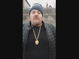 Le chanteur henock cortes qui fait partie de la communauté des gens du voyage passe un message pour mp4