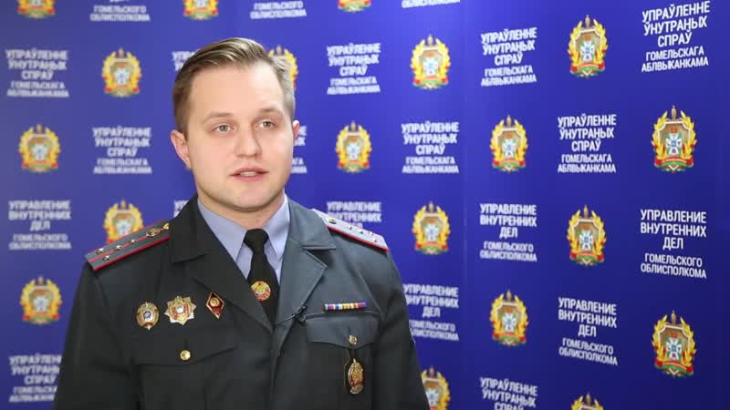 В мозыре трое мужчин молодые школьницу