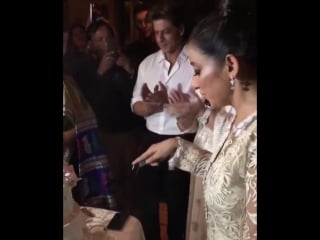 Birthday girl manisha koirala cuts the cake with #shahrukhkhan #manishmalhotra and many more close friends around her #happybirt