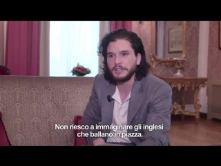 Kit harington «non sono un sex symbol, etichetta sorpassata» e dopo trono di spade via i riccioli