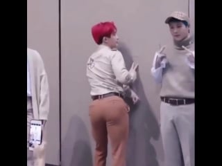 He can't concentrate because of wonho's ass