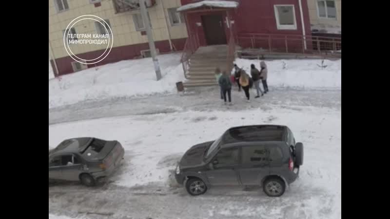 Школьницы устроили драку на улице усть кут