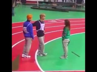 Vixx n introduce jimin bts to eunji apink @160118 idol star athletic championship