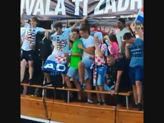 Попытка шиме исполнить стриптиз